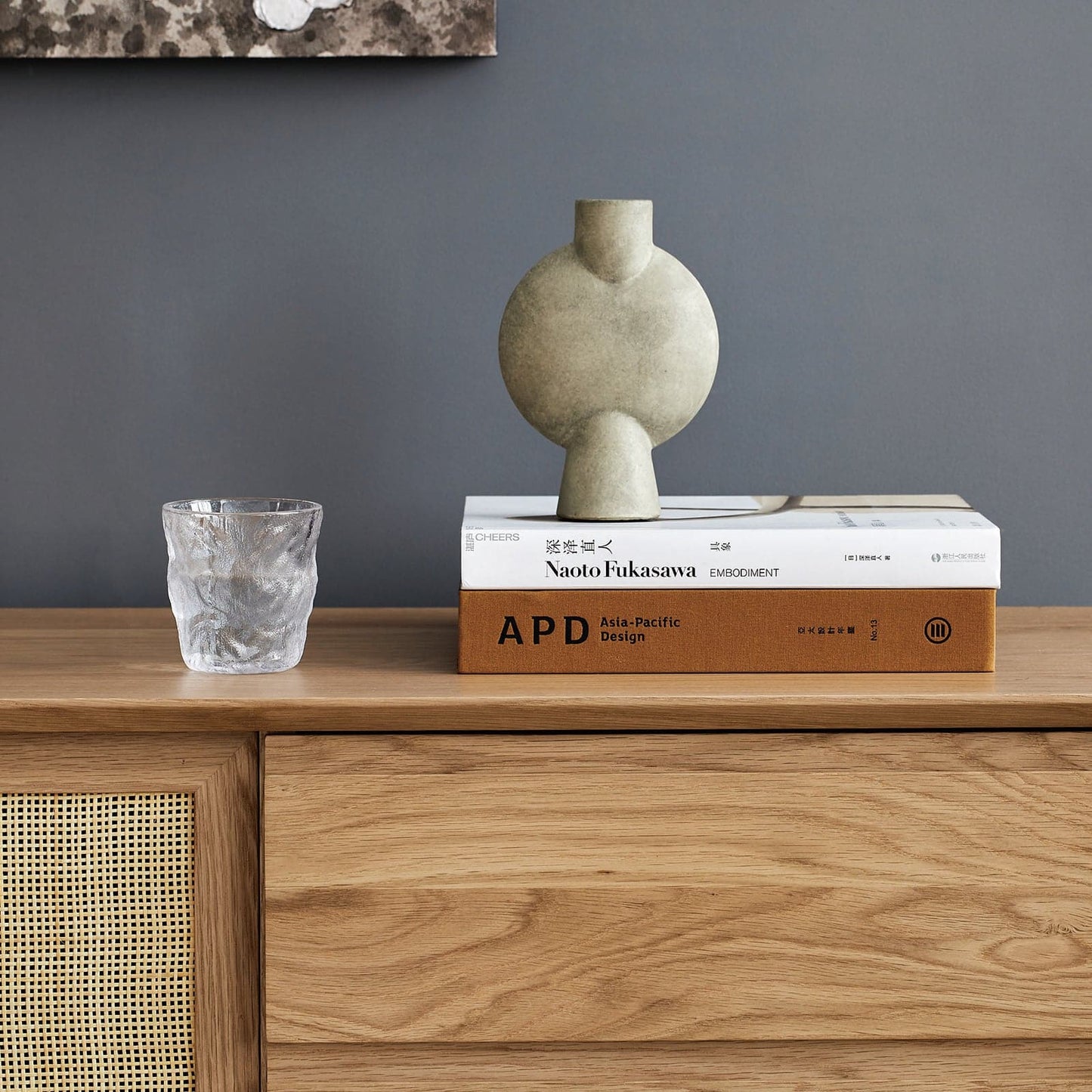 Credenza Torii / Ante e cassetti in rattan intrecciato