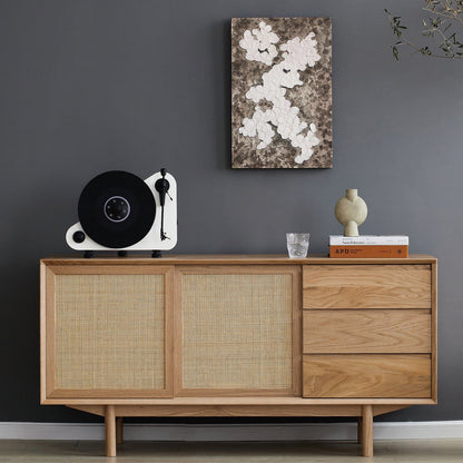 Credenza Torii / Ante e cassetti in rattan intrecciato