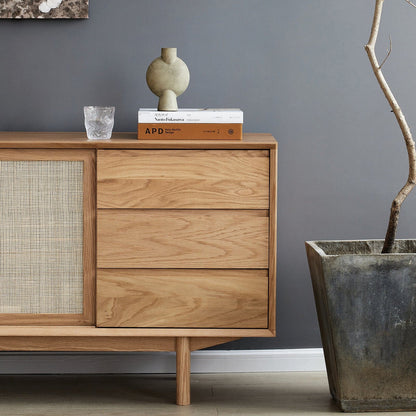 Credenza Torii / Ante e cassetti in rattan intrecciato