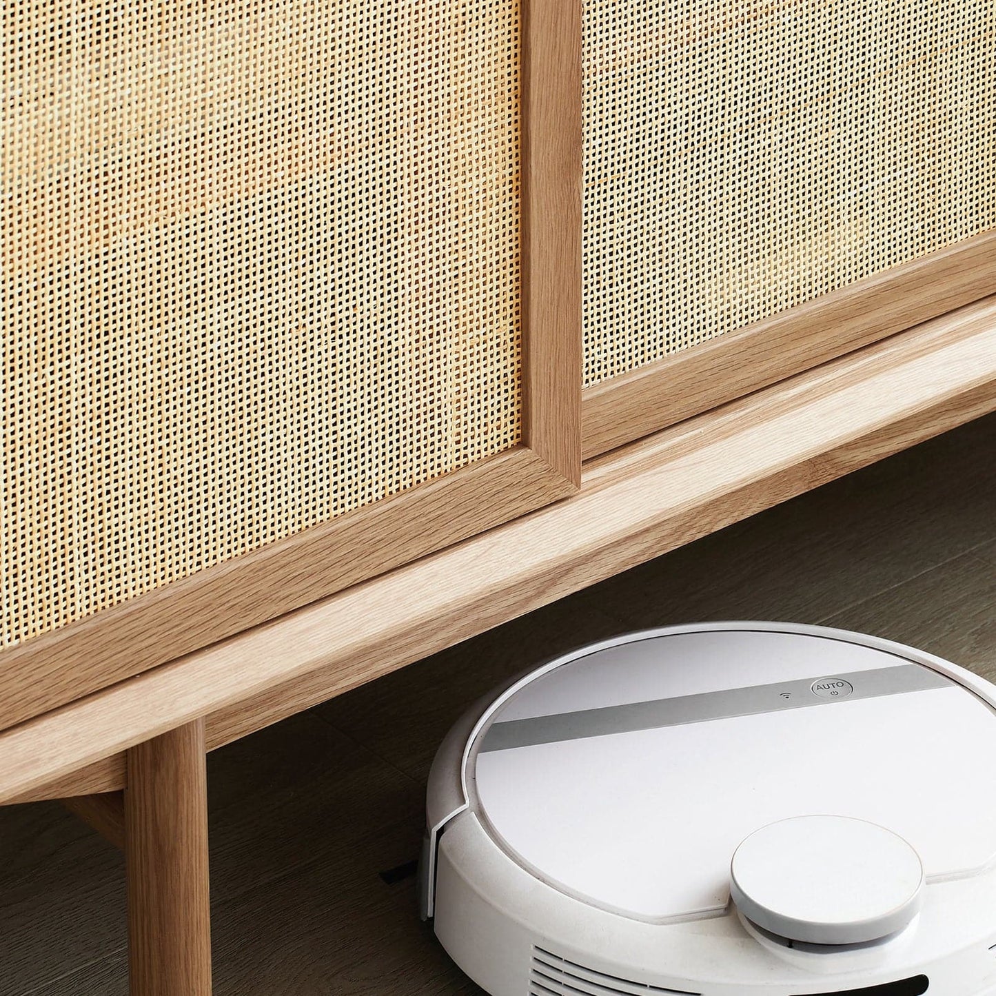 Credenza Torii / Ante e cassetti in rattan intrecciato