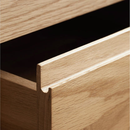 Credenza Torii / Ante e cassetti in rattan intrecciato