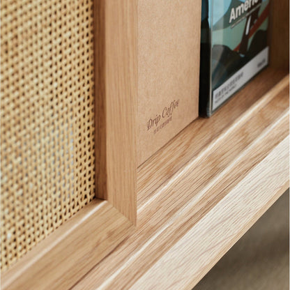 Credenza Torii / Ante e cassetti in rattan intrecciato