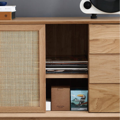 Credenza Torii / Ante e cassetti in rattan intrecciato
