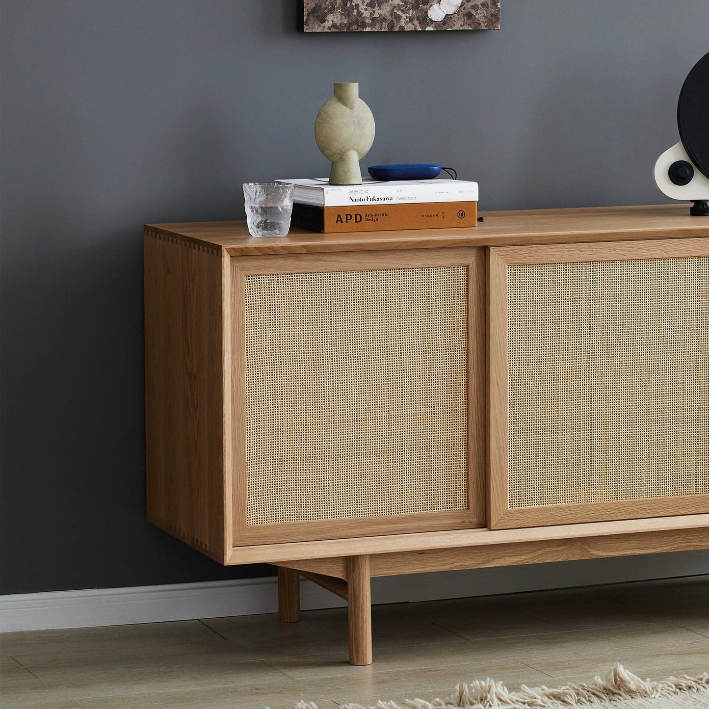 Credenza Torii / Ante e cassetti in rattan intrecciato